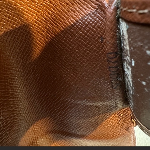 Louis Vuitton monogrammed key holder - Picture 4 of 11